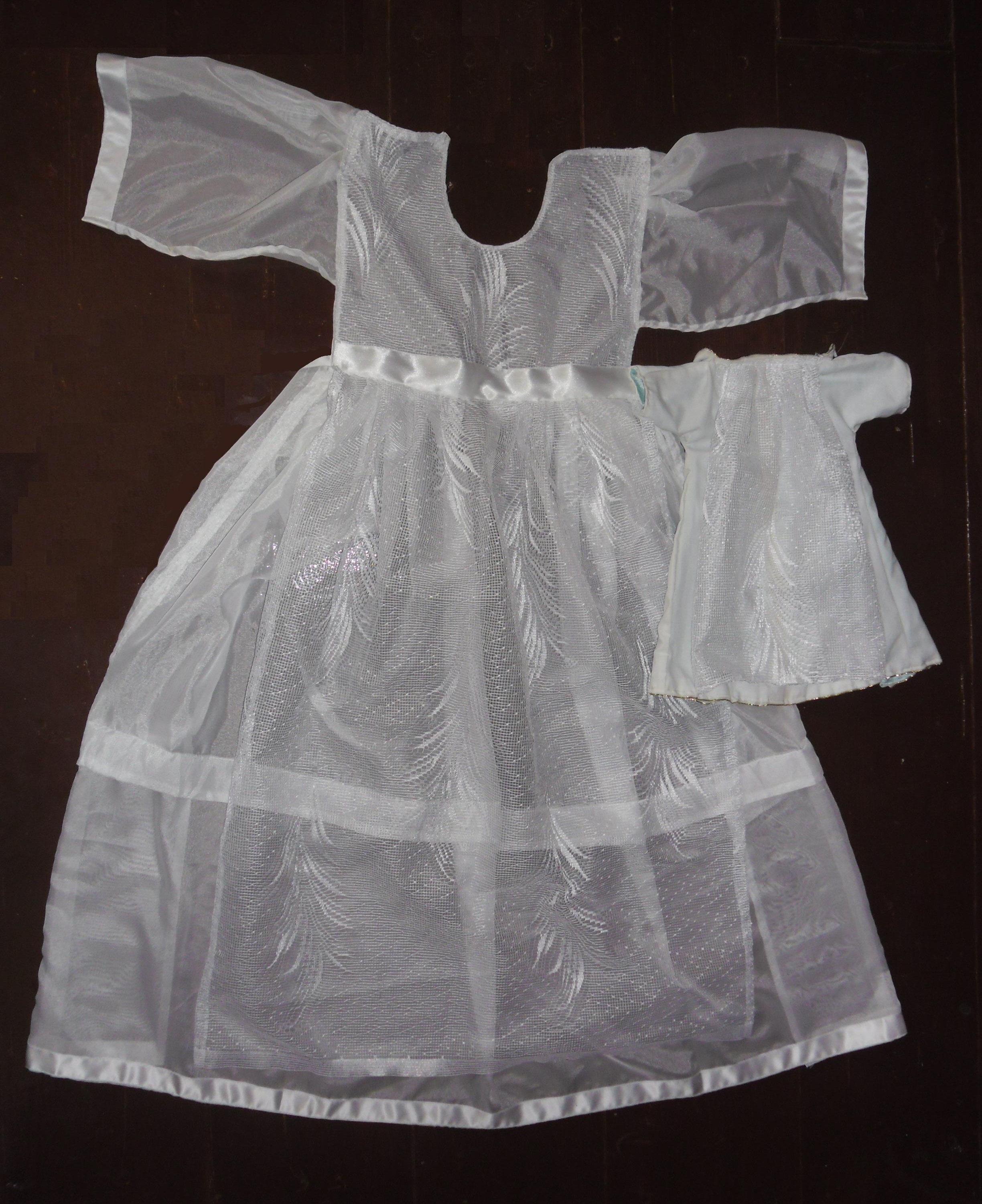 bílé šaty, 2014