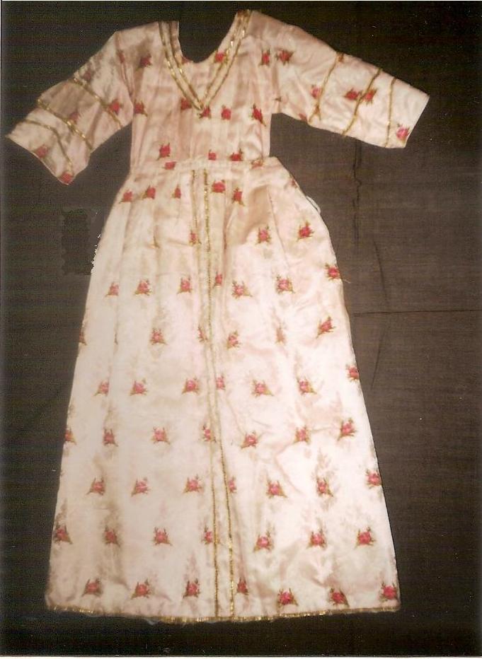 šaty s růžemi 19. století